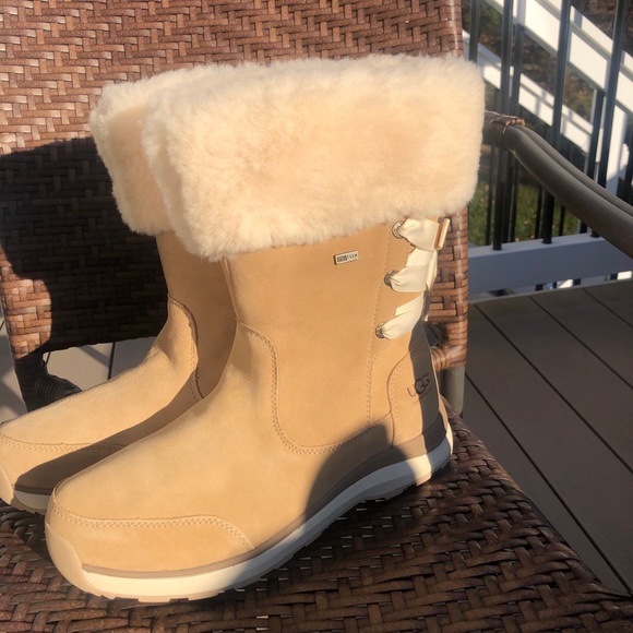 UGG fur boots. Perfect for the winter ❄️ - Picture 2 of 5